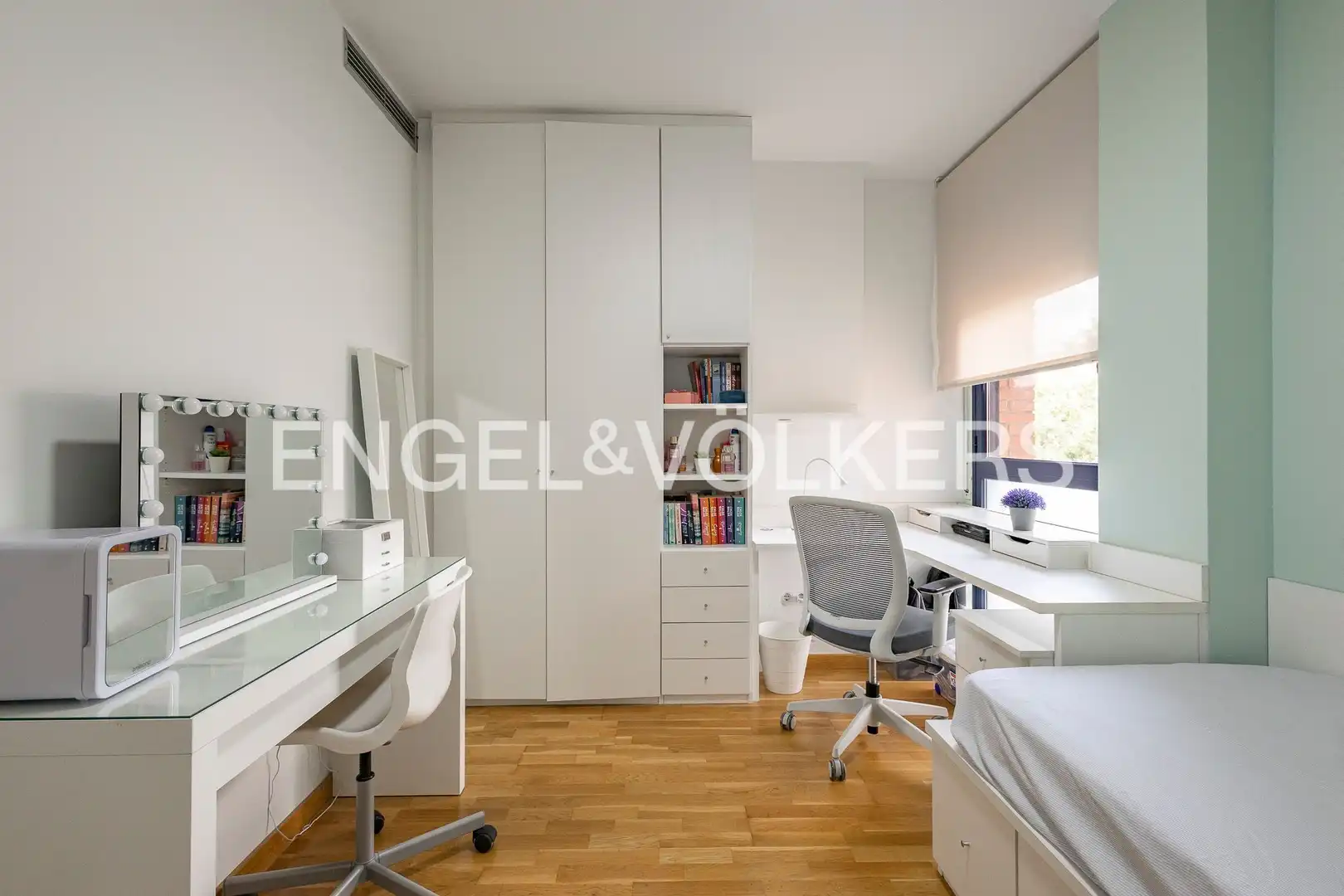 Bedroom of Attic for sale in Esplugues de Llobregat  with Air Conditioner, Heating and Parquet flooring
