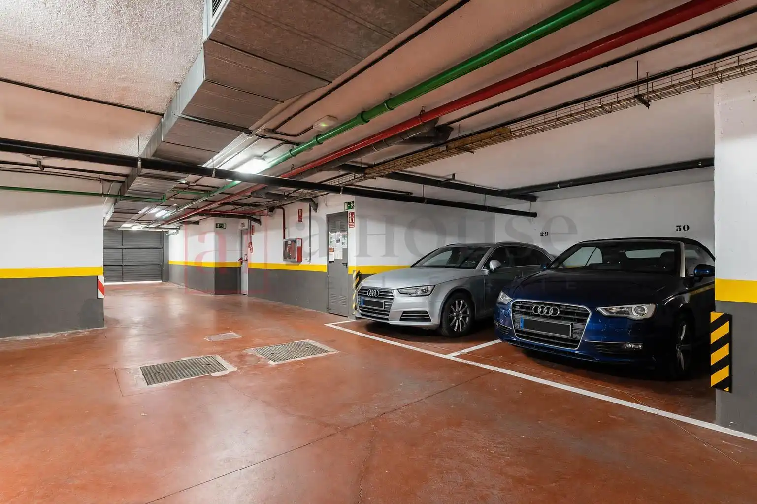 Parking de Planta baja en venta en Madrid con Aire acondicionado, Calefacción y Jardín privado