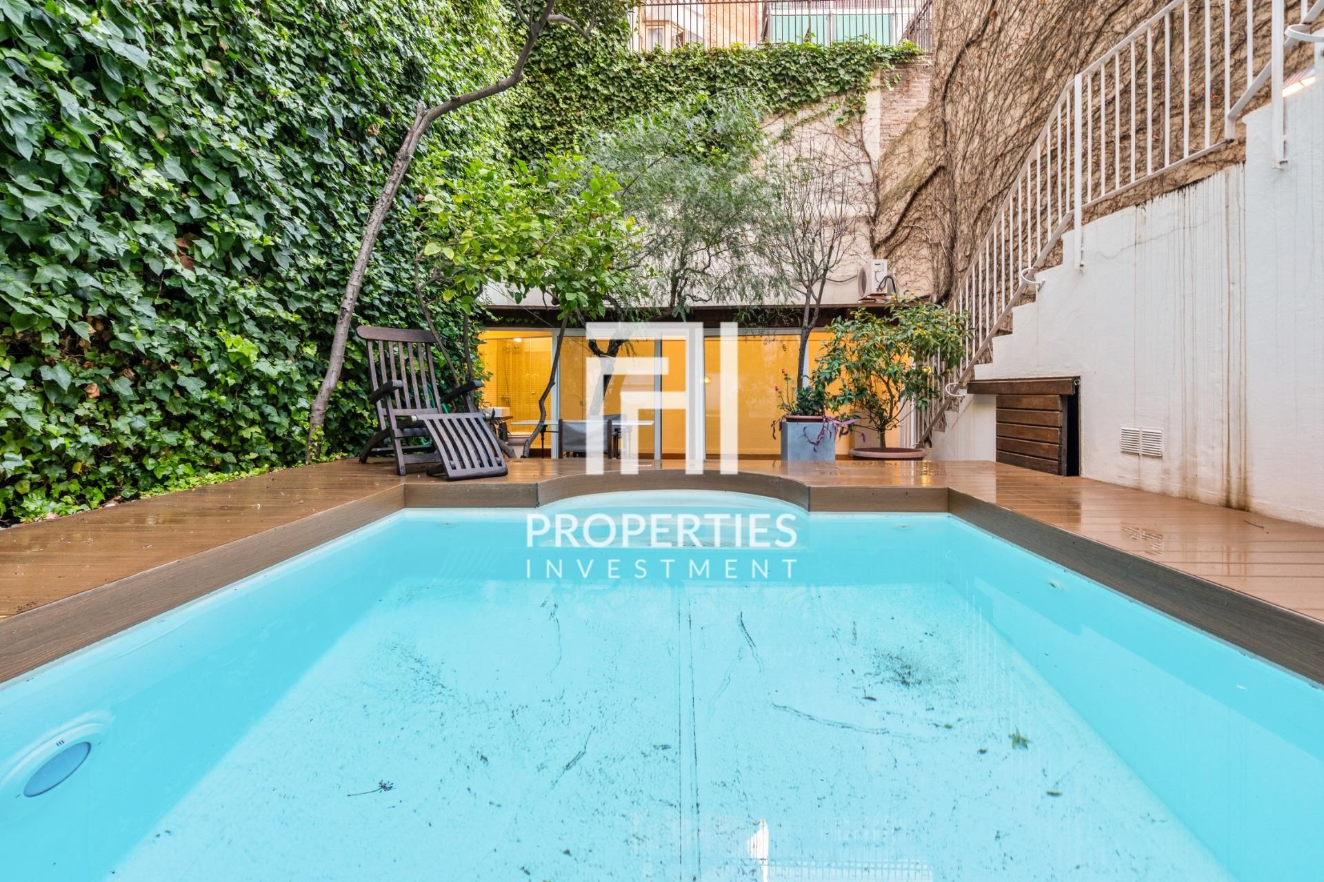Exterior view of Flat for sale in  Barcelona Capital  with Air Conditioner, Heating and Private garden