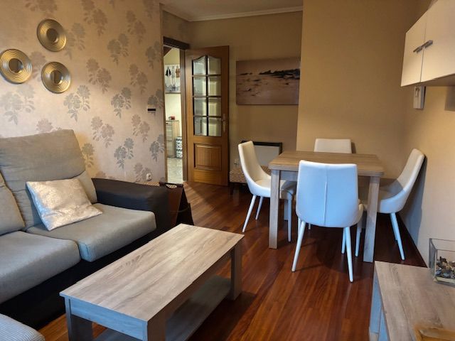 Sala d'estar de Dúplex en venda en Ferrol amb Calefacció, Parquet i Traster