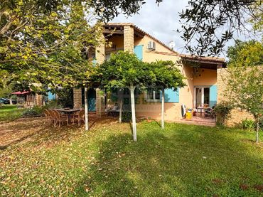 Casa rústica con jardín en venta en Pasaje Paratge Ramals