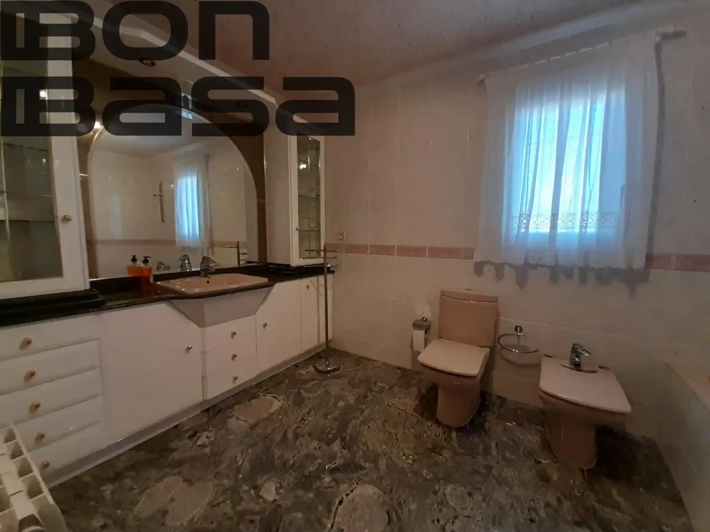Bany de Casa o xalet en venda en Alicante / Alacant amb Aire condicionat, Jardí privat i Piscina