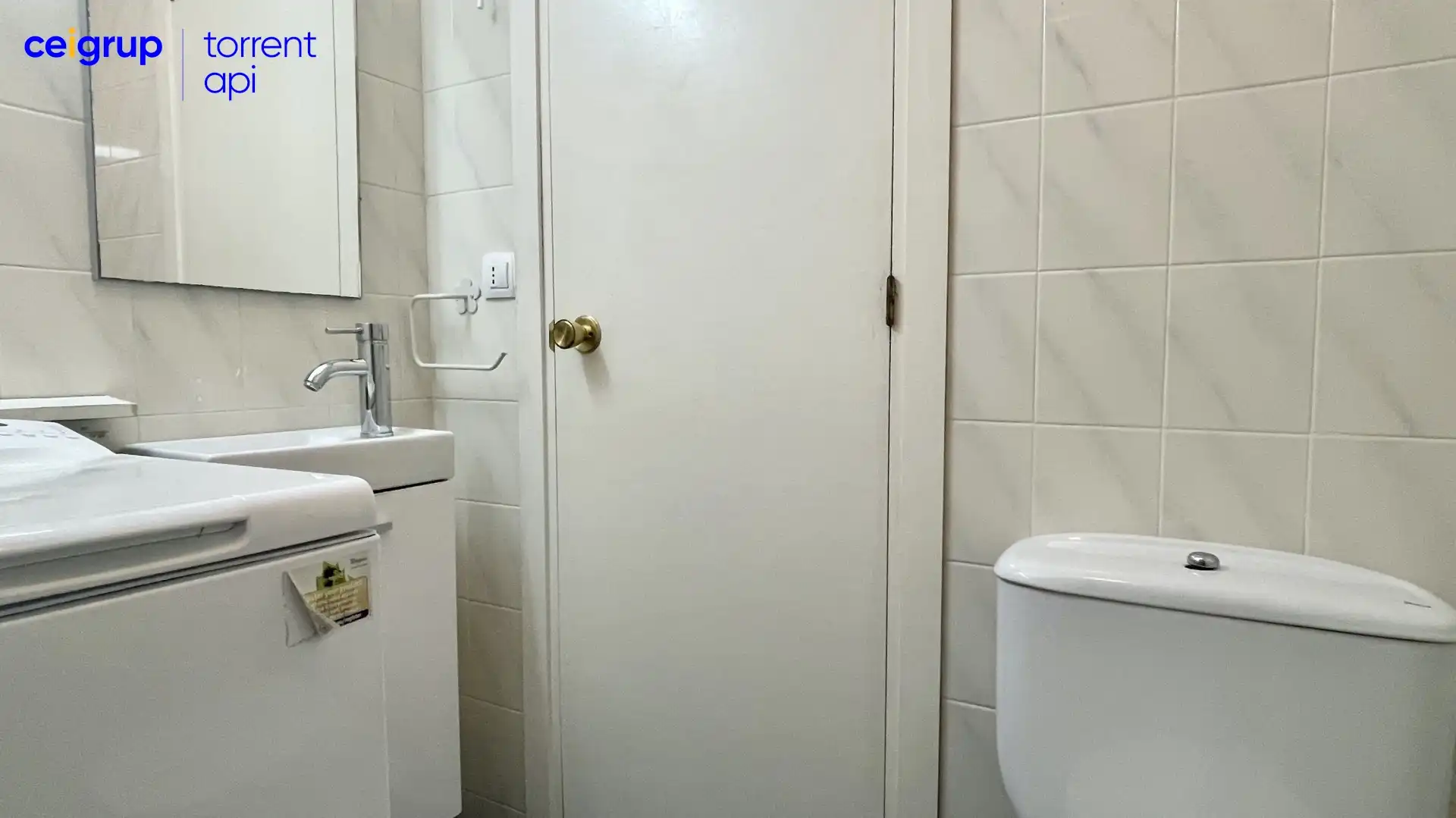 Baño de Planta baja en venta en L'Estartit con Terraza, Piscina y Amueblado