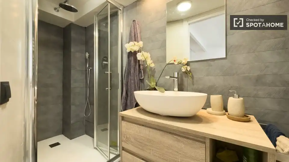 Baño de Piso de alquiler en Barcelona con Aire acondicionado, Calefacción y Amueblado