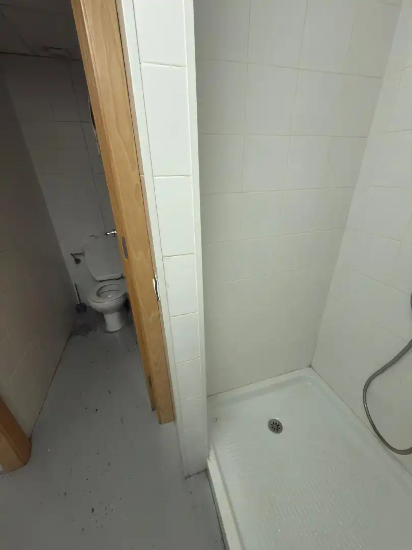 Badezimmer von Fabrikhallen zur Miete in Santa Eulàlia de Ronçana