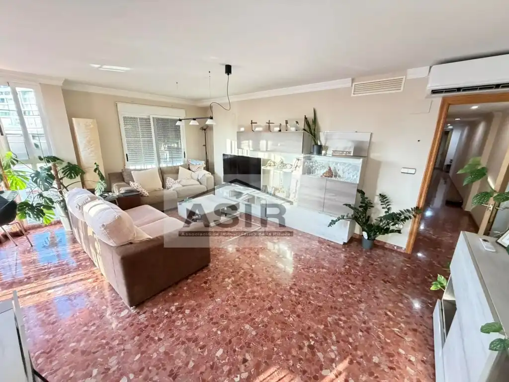 Sala d'estar de Pis en venda en Alzira amb Aire condicionat i Balcó