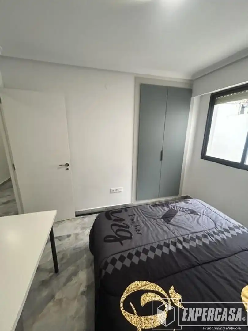Dormitori de Pis en venda en Alzira amb Aire condicionat, Terrassa i Moblat