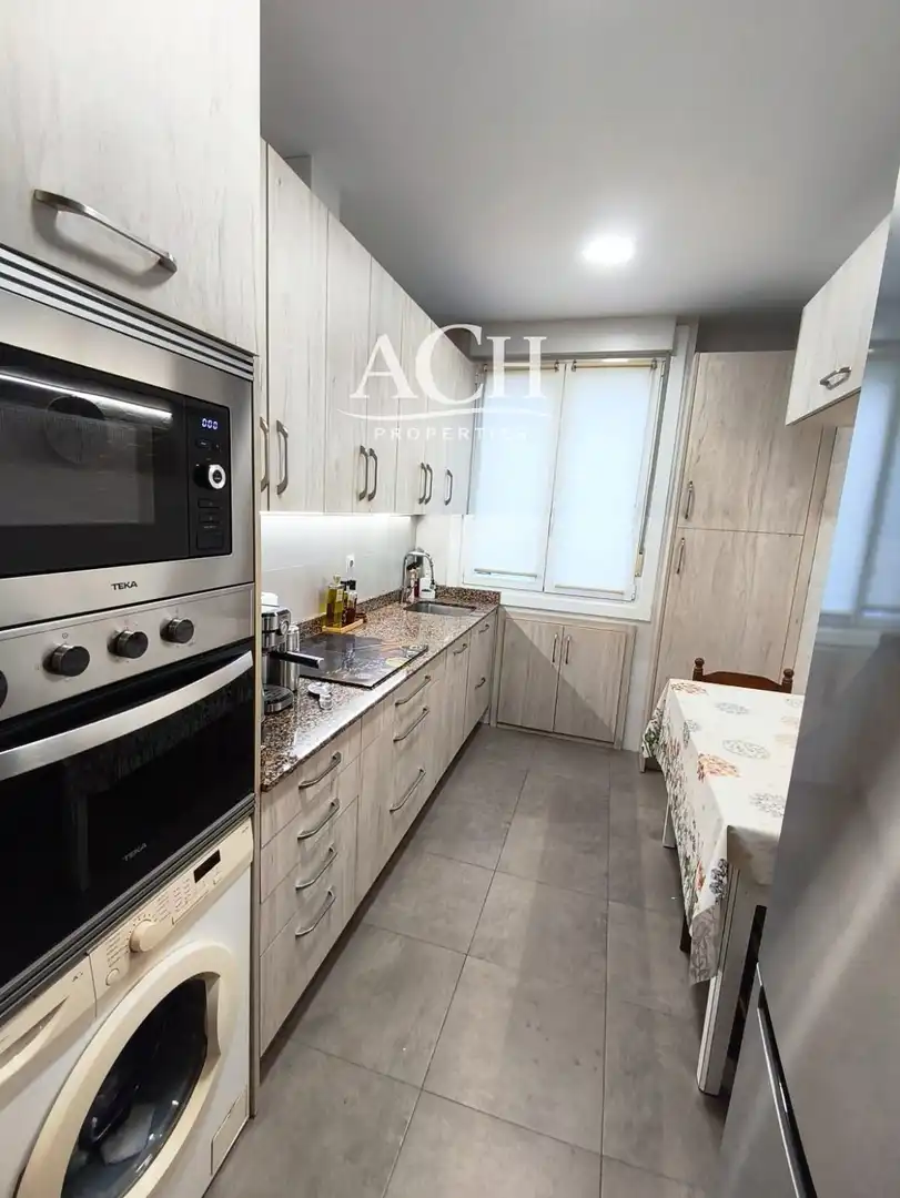 Cocina de Piso de alquiler en Bilbao  con Amueblado, Lavadora y TV