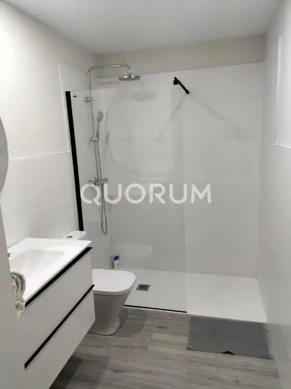 Baño de Piso de alquiler en Santurtzi  con Terraza y Amueblado