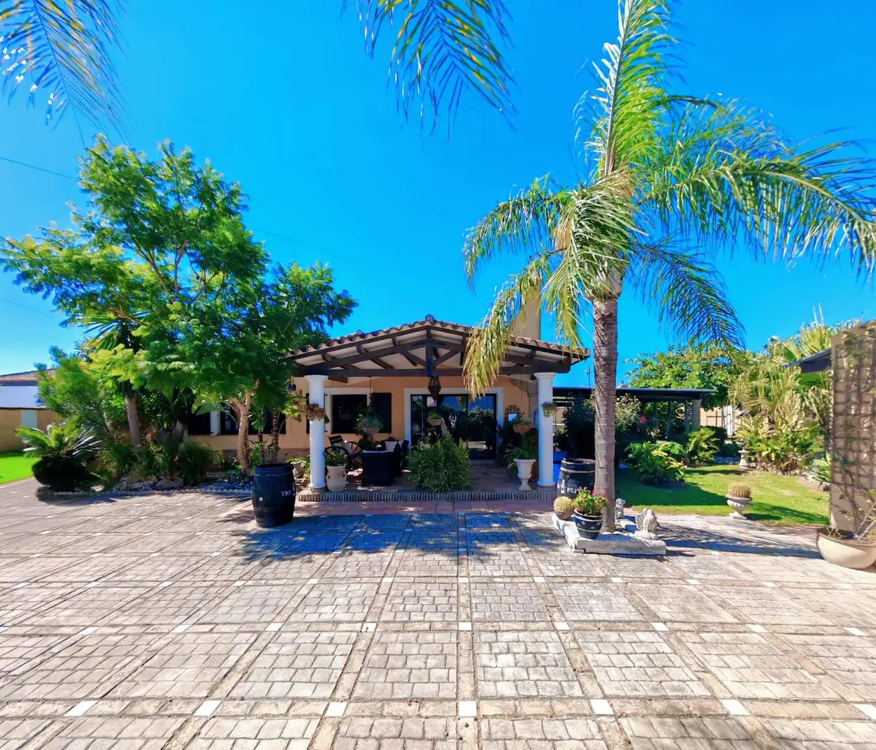 Detached house with pool for sale in Pelagatos - Pago del Humo