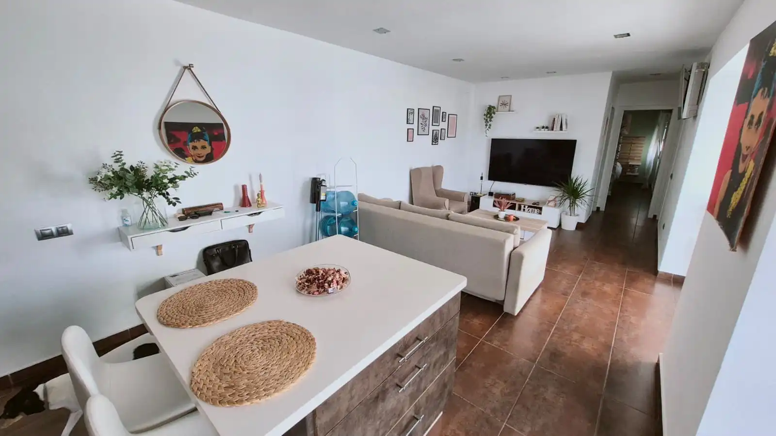 Living room of Flat for sale in Sevilla  with Air Conditioner, Oven and Washing machine