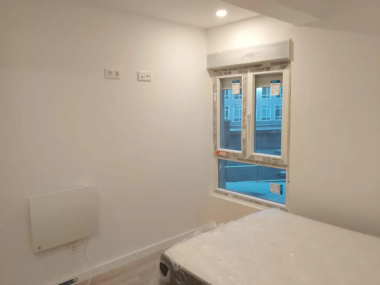 Bedroom of Flat for rent in Oviedo   with Heating, Terrace and Furnished