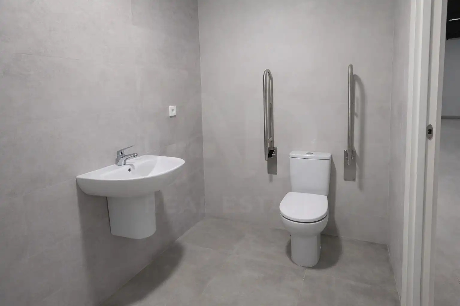 Baño de Local de alquiler en Murcia