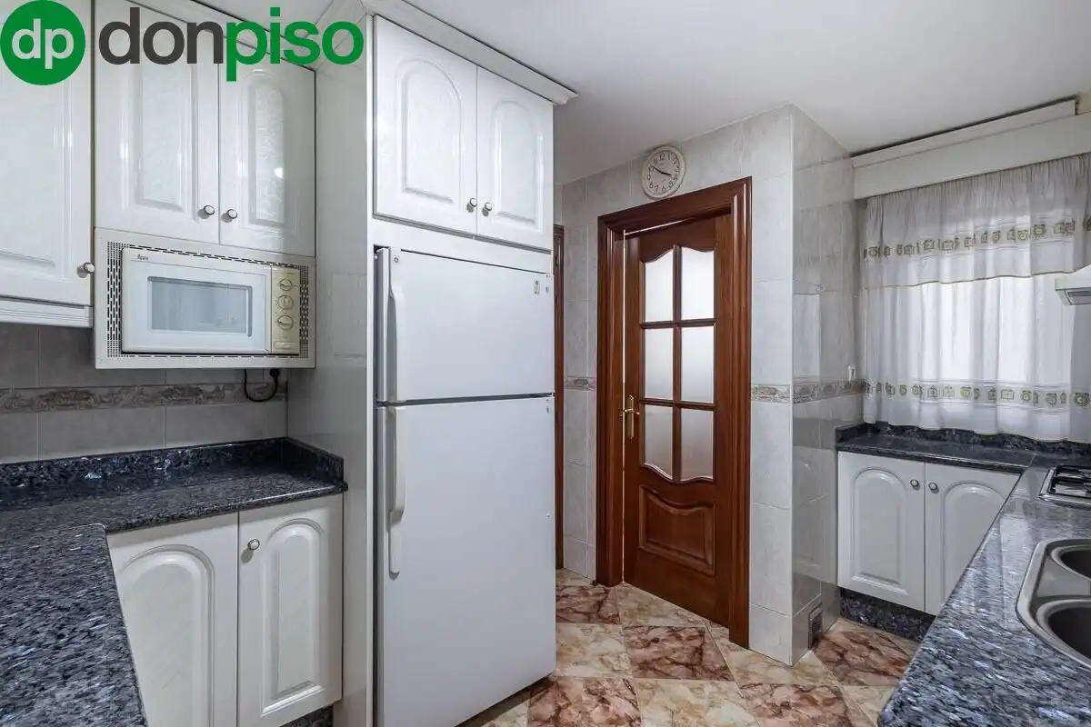 Kitchen of Flat for sale in Granada  with Air Conditioner, Heating and Terrace