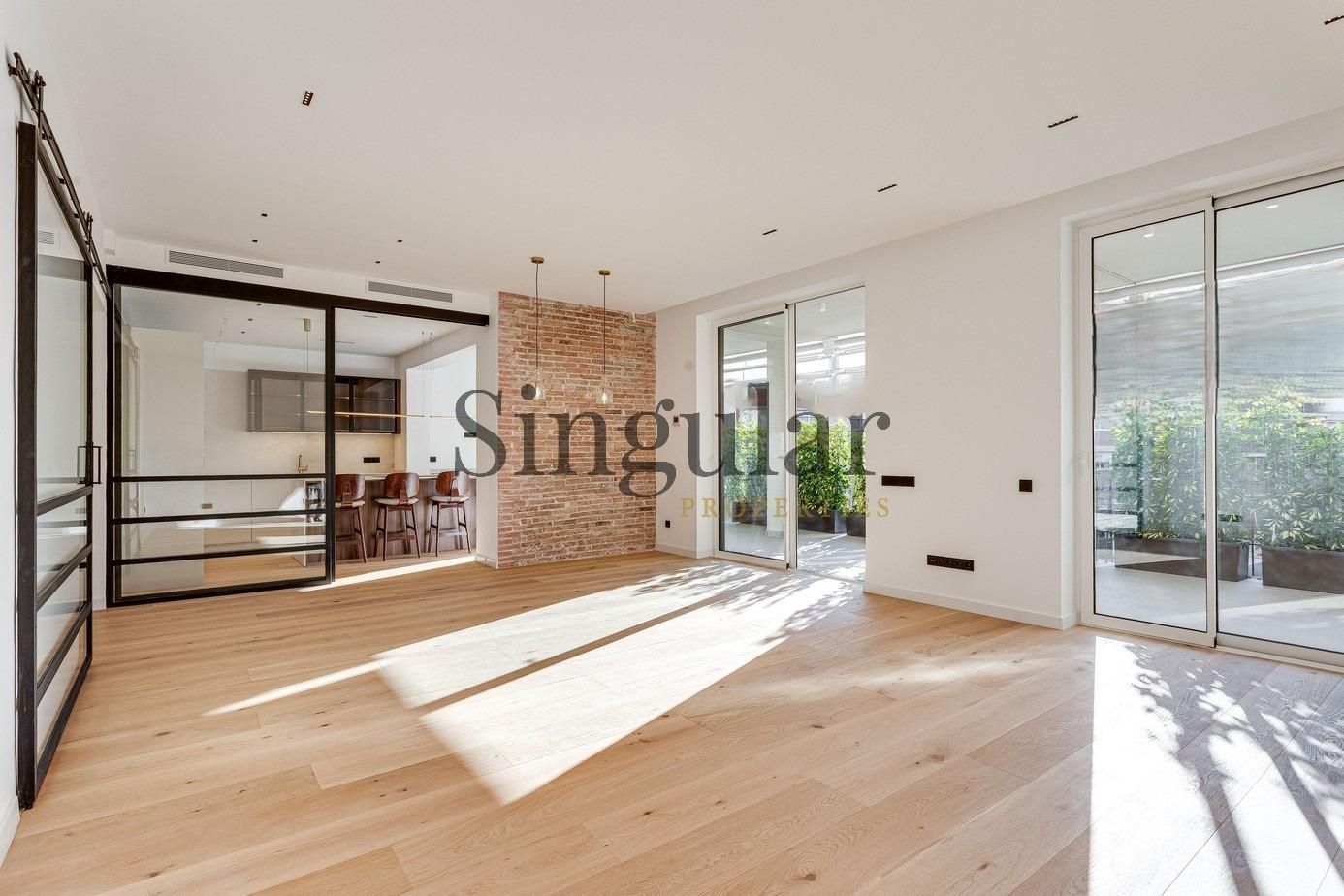 Living room of Flat for sale in  Barcelona Capital  with Air Conditioner, Terrace and Storage room