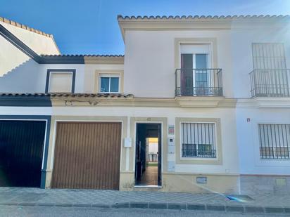 Vista exterior de Casa o xalet en venda en Villaverde del Río amb Aire condicionat, Calefacció i Balcó