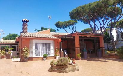 Vista exterior de Casa o xalet en venda en Chiclana de la Frontera amb Aire condicionat, Jardí privat i Traster