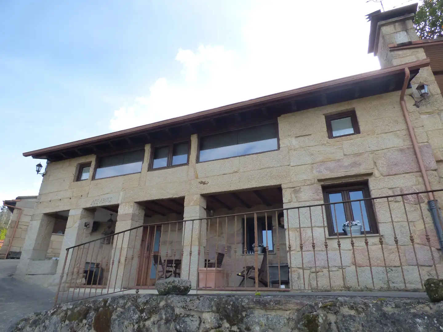 Außenansicht von Haus oder Chalet zum Verkauf in As Neves   mit Privatgarten, Terrasse und Ofen