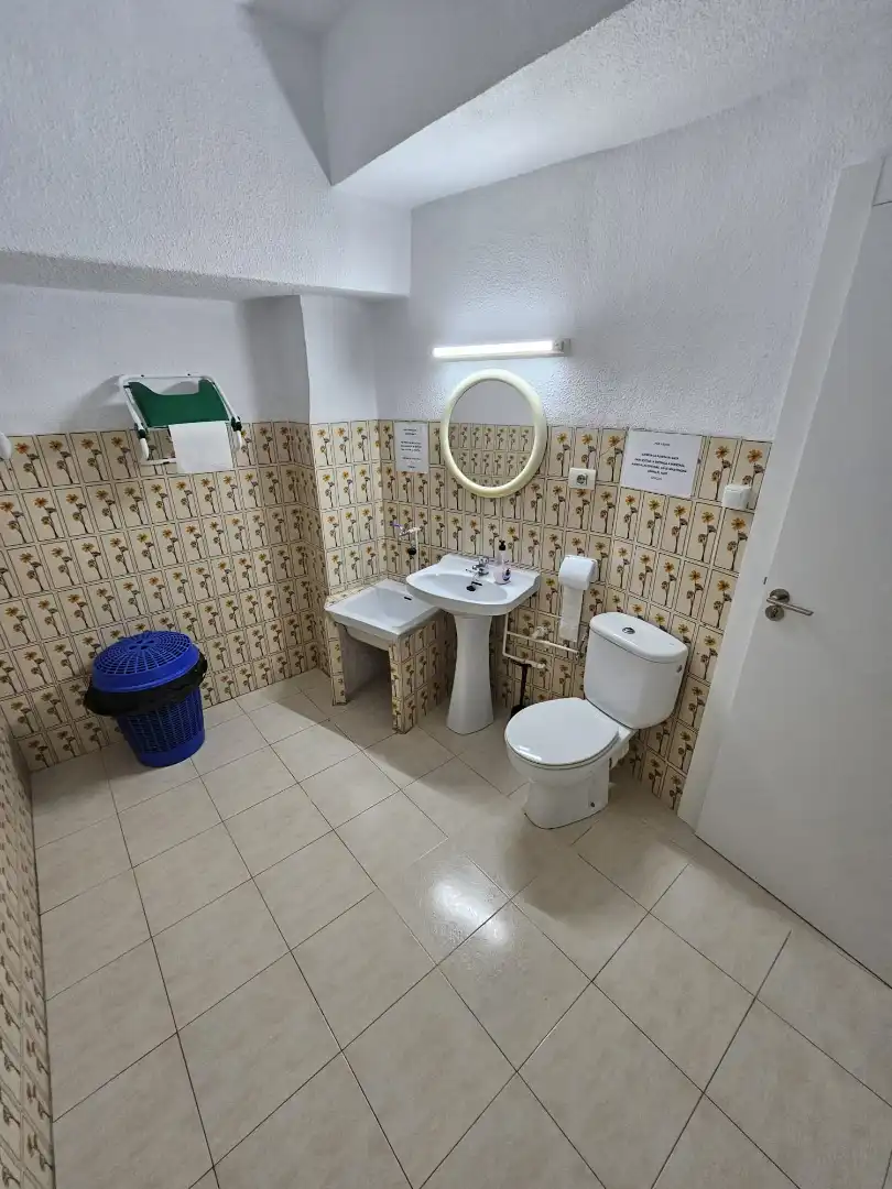 Badezimmer von Büro zur Miete in Murcia mit Klimaanlage und Möbliert