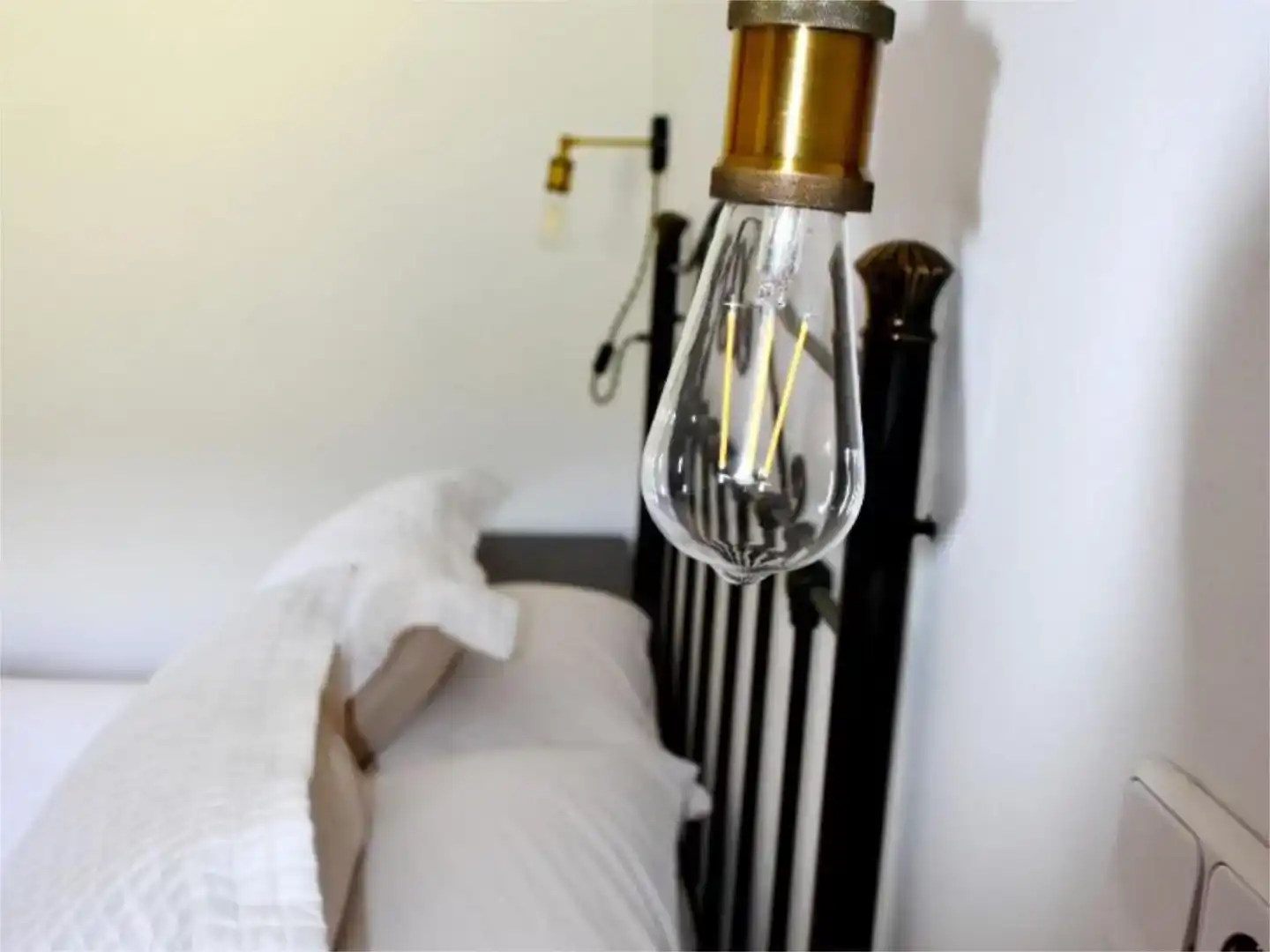Schlafzimmer von Wohnung zur Miete in Muxía mit Privatgarten, Parkett und Möbliert