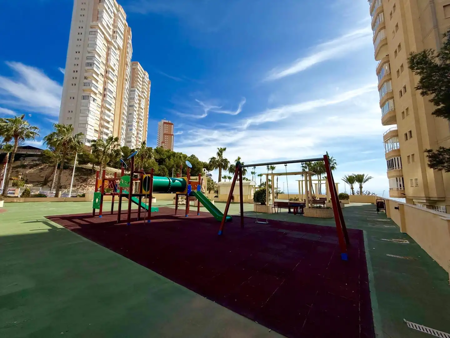Vista exterior de Apartamento en venta en Benidorm con Aire acondicionado, Jardín privado y Amueblado