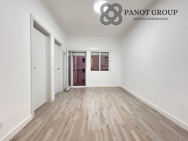 Piso en Venta en Carrer de Còrsega en El Camp de l'Arpa del Clot