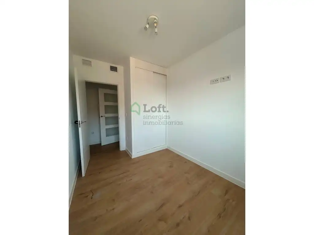 Dormitori de Apartament de lloguer en Badajoz amb Terrassa i Piscina comunitària