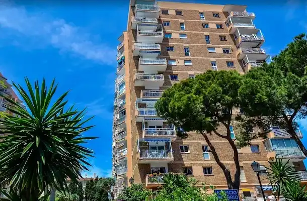 Vista exterior de Estudi en venda en Benalmádena amb Aire condicionat, Terrassa i Moblat