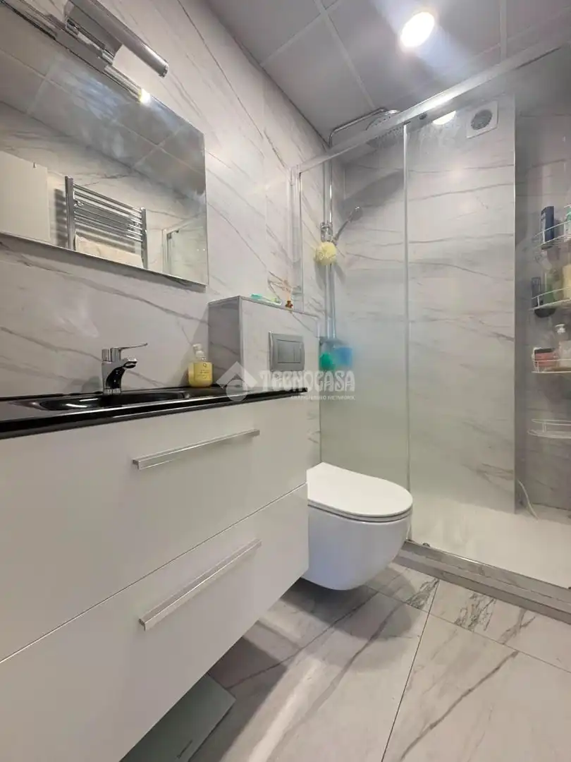 Badezimmer von Wohnung zur Miete in Getafe mit Klimaanlage und Heizung