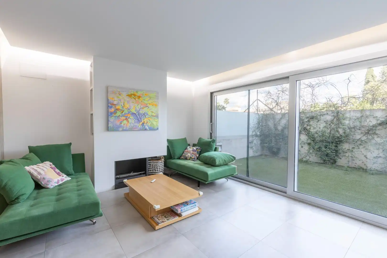 Sala d'estar de Casa o xalet en venda en Granada amb Calefacció, Jardí privat i Terrassa