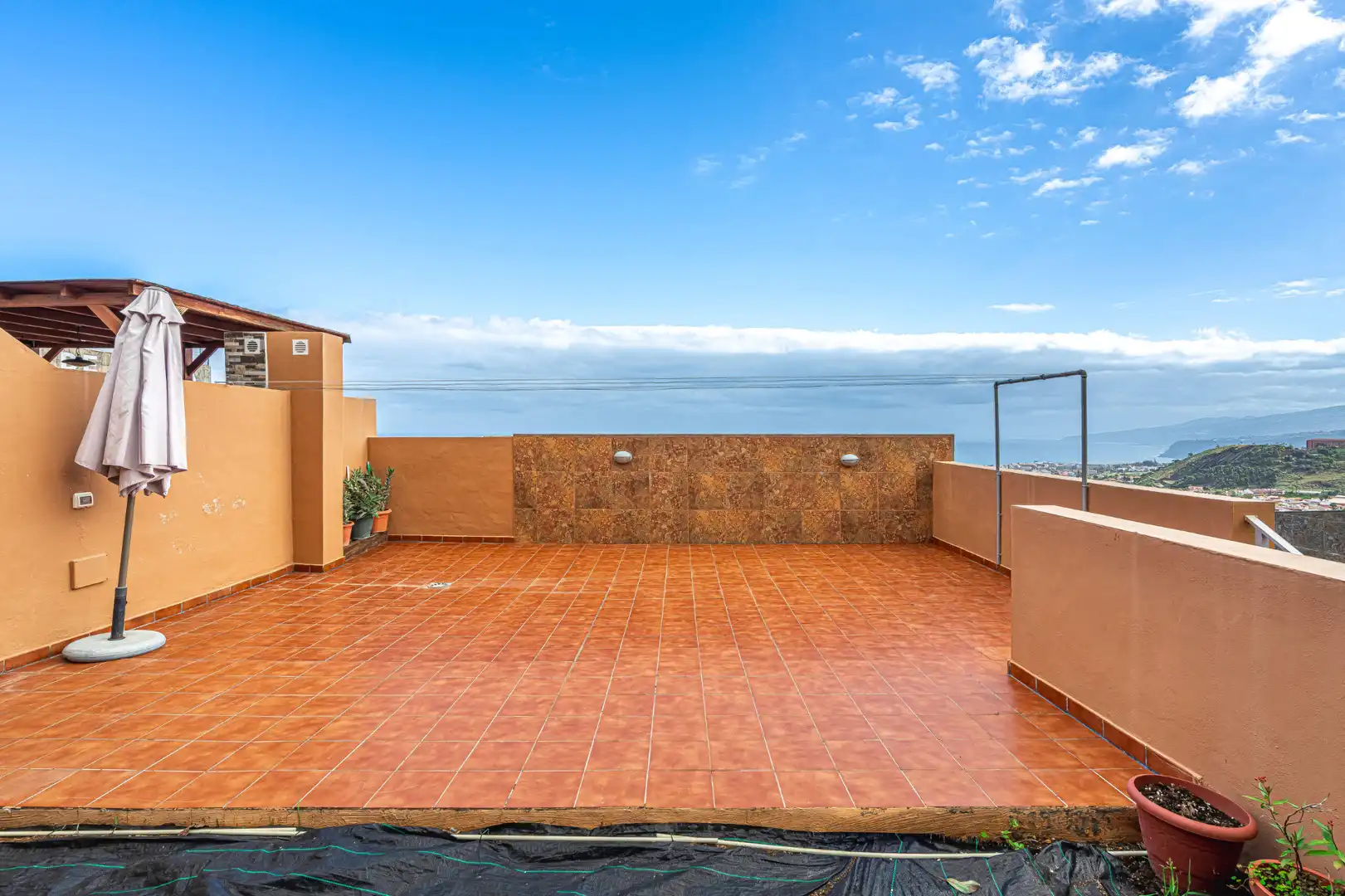 Terrace of Detached homes for sale in Los Realejos  with Parquet flooring, Terrace and Storage room