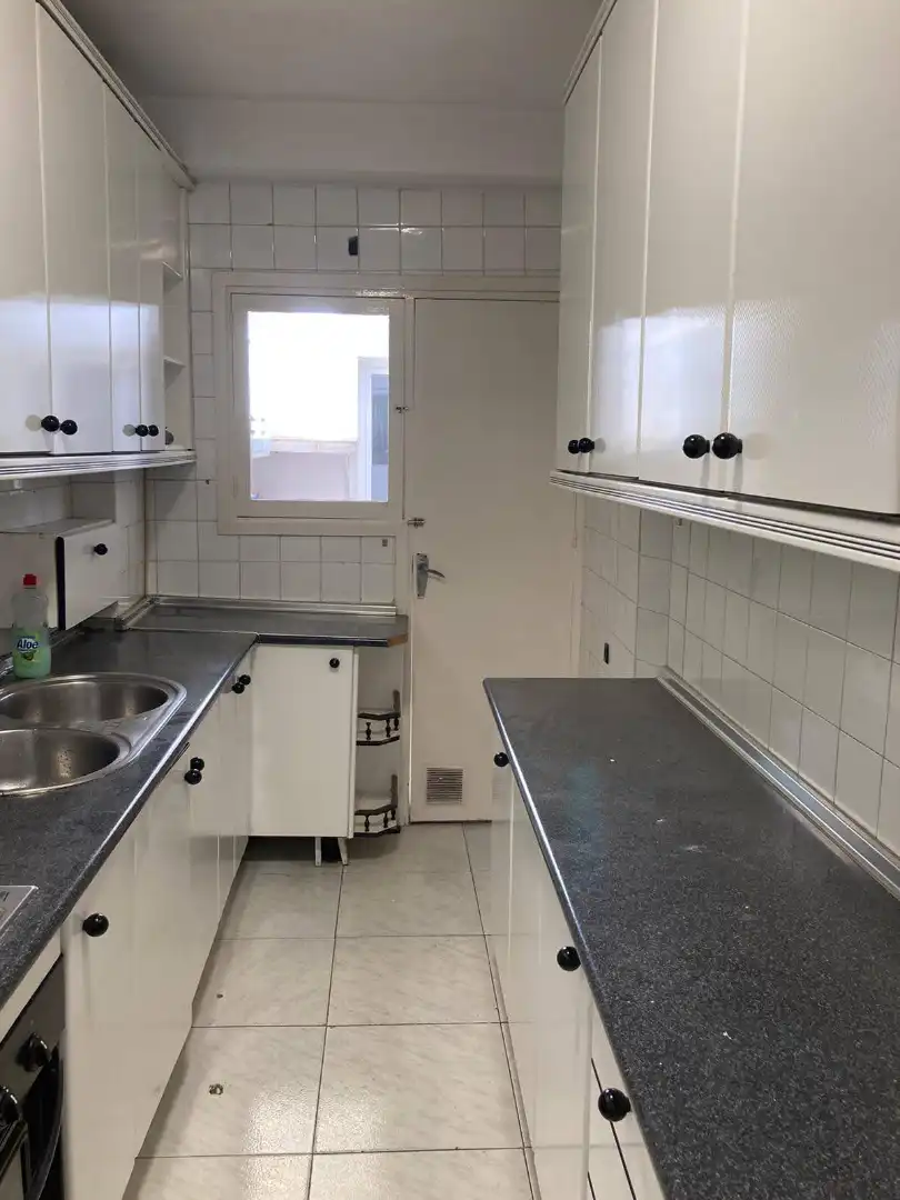 Cuina de Pis per a compartir en Granada amb Aire condicionat, Moblat i Rentadora
