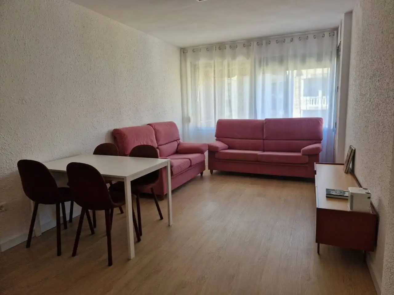Sala de estar de Piso en venta en Amposta con Parquet, Terraza y Amueblado
