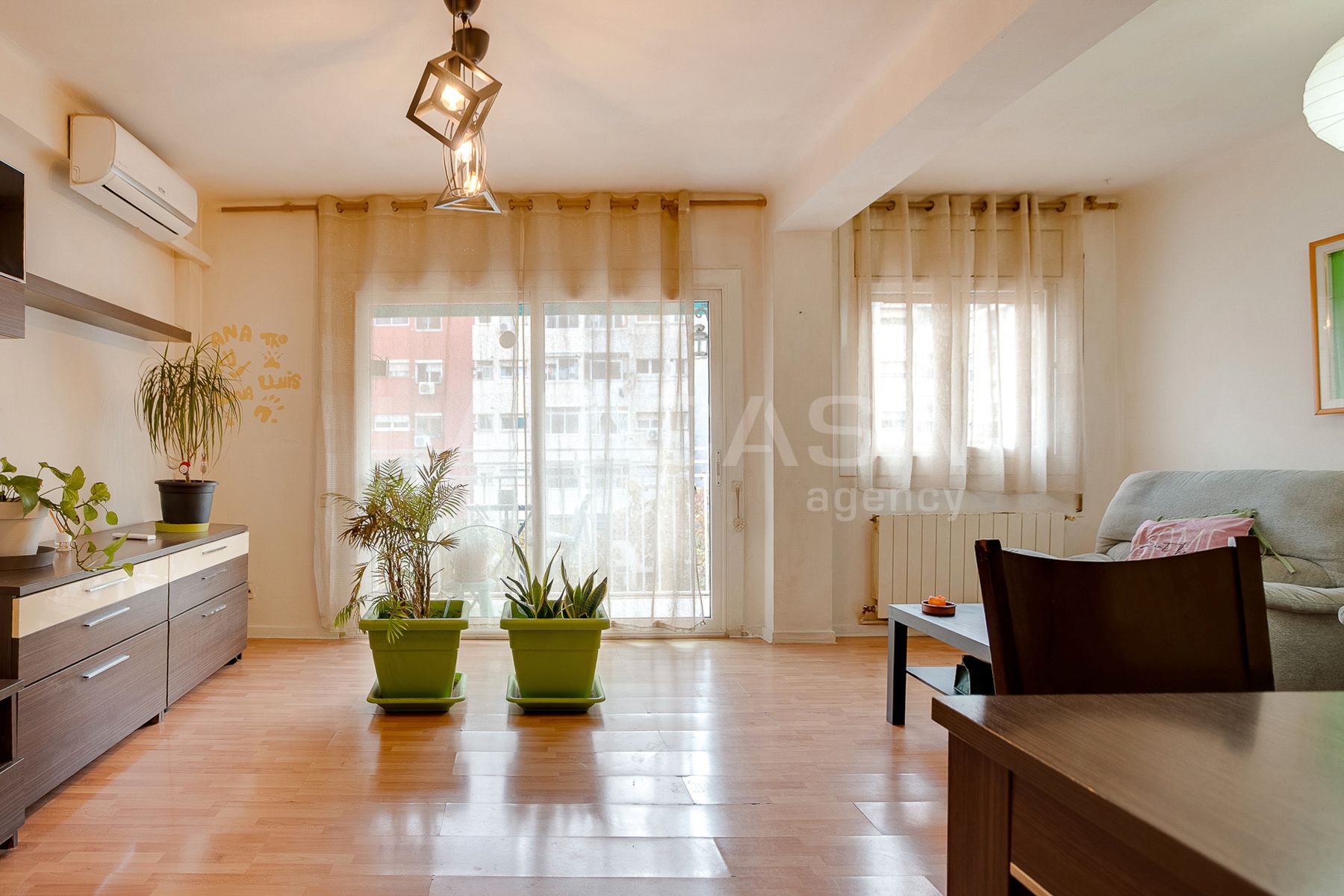 Sala d'estar de Pis en venda en  Barcelona Capital amb Balcó