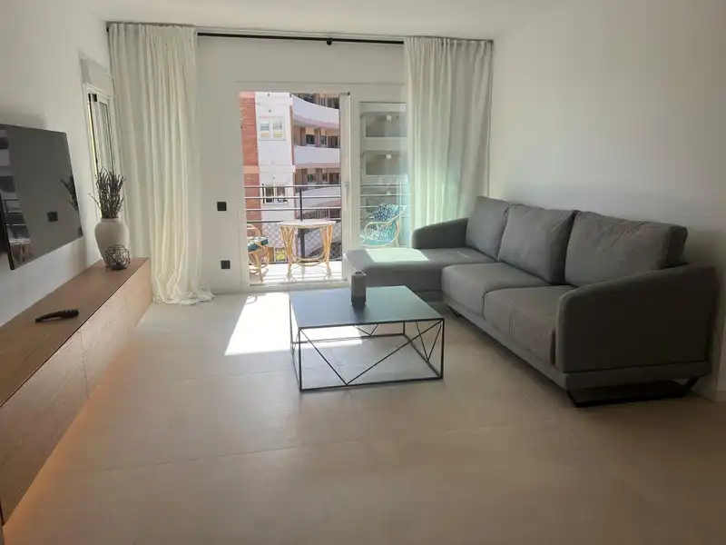 Sala d'estar de Apartament de lloguer en Marbella amb Aire condicionat, Terrassa i Traster