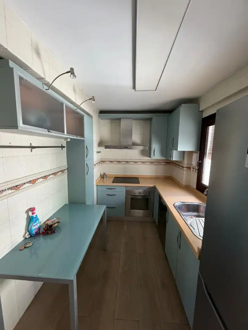 Kitchen of Flat for sale in Sevilla  with Air Conditioner and Balcony