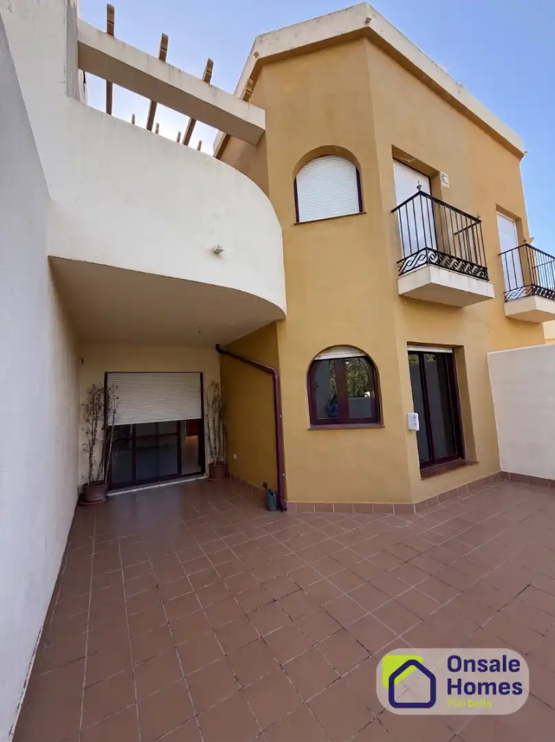 Casa adosada en venta en Marbella con Aire acondicionado, Jardín privado y Terraza