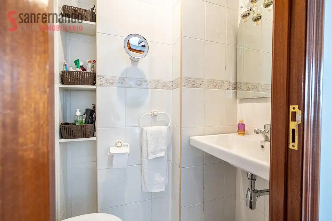Badezimmer von Maisonette zum Verkauf in Santander mit Heizung und Balkon