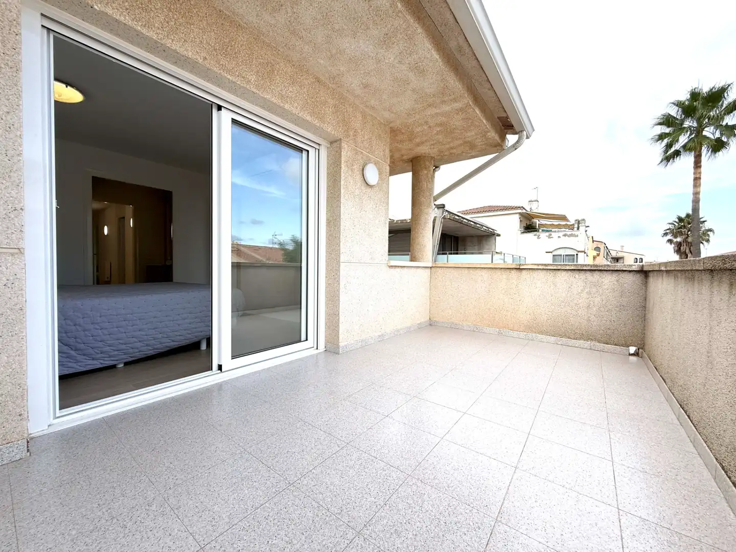 Terrasse von Einfamilien-Reihenhaus zum Verkauf in Cambrils mit Klimaanlage, Heizung und Terrasse