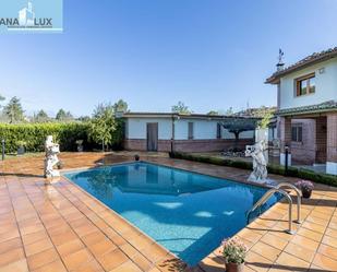 Piscina de Casa o xalet en venda en Calicasas amb Piscina