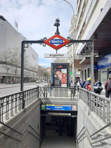 Piso en Venta en Calle de Meléndez Valdés en Arapiles