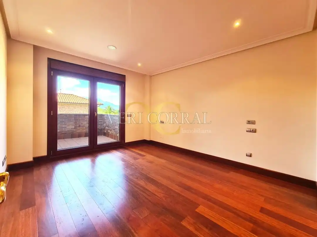Habitación de Casa o chalet en venta en Oviedo  con Calefacción, Jardín privado y Terraza