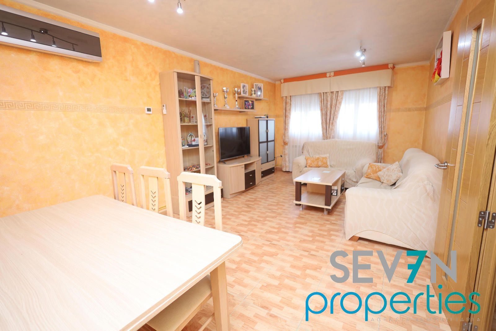 Exterior view of Single-family semi-detached for sale in Escalona  with Air Conditioner, Heating and Private garden