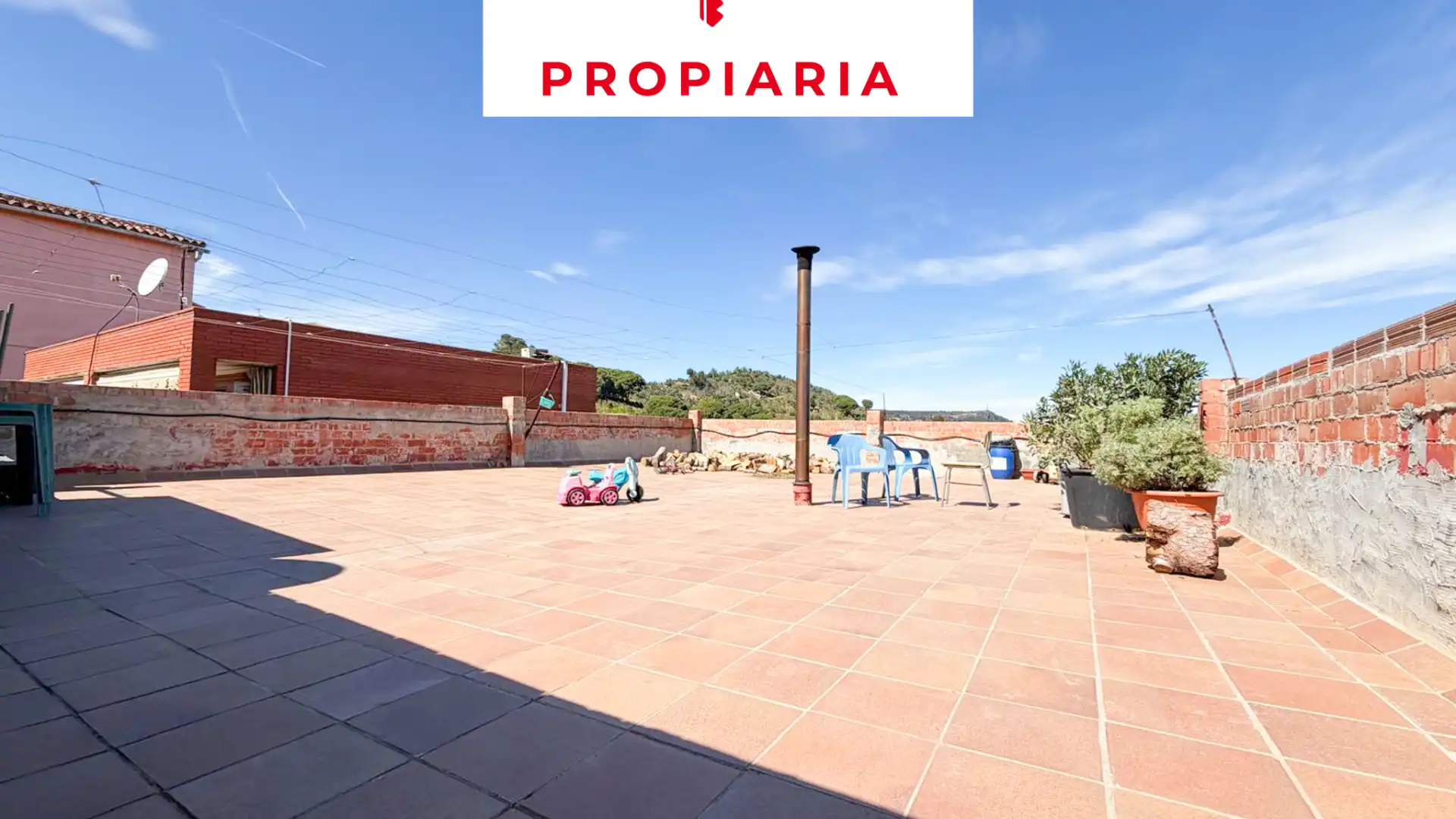 Exterior view of Houses for sale in Sant Vicenç Dels Horts  with Terrace, Storage room and TV