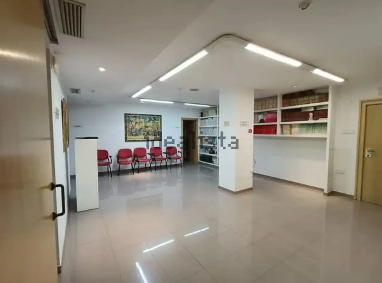 Piso con ascensor en venta en Rambla de Méndez Núñez, imagen 2