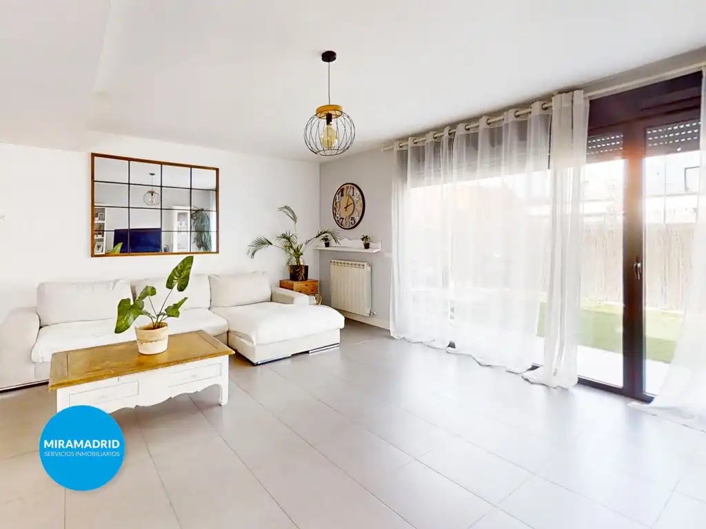 Sala d'estar de Casa o xalet en venda en Paracuellos de Jarama amb Aire condicionat