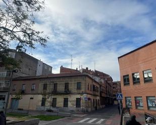 Exterior view of Building for sale in Medina del Campo