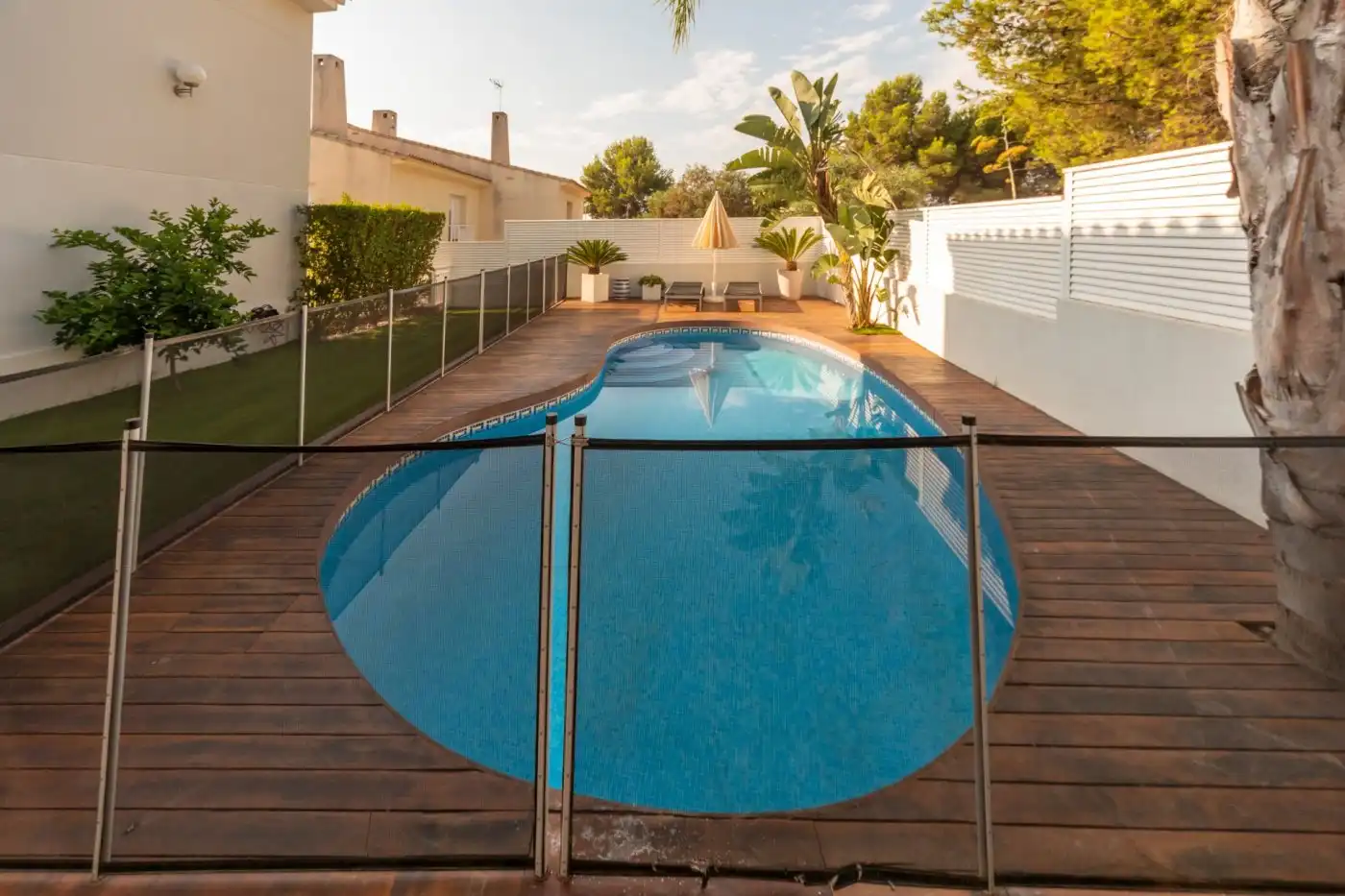 Piscina de Casa o chalet en venta en Montornés - Las Palmas - El Refugio