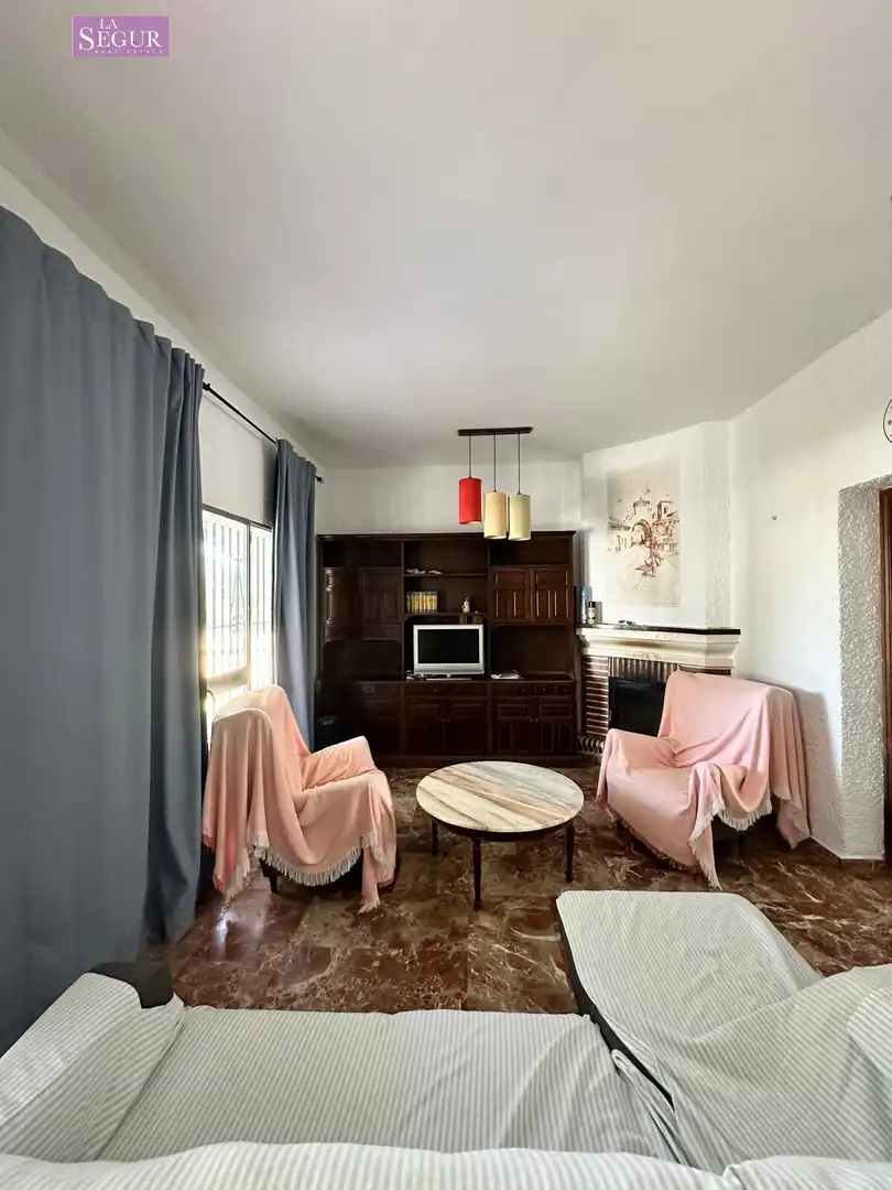 Sala d'estar de Casa o xalet en venda en Conil de la Frontera amb Jardí privat, Terrassa i Traster