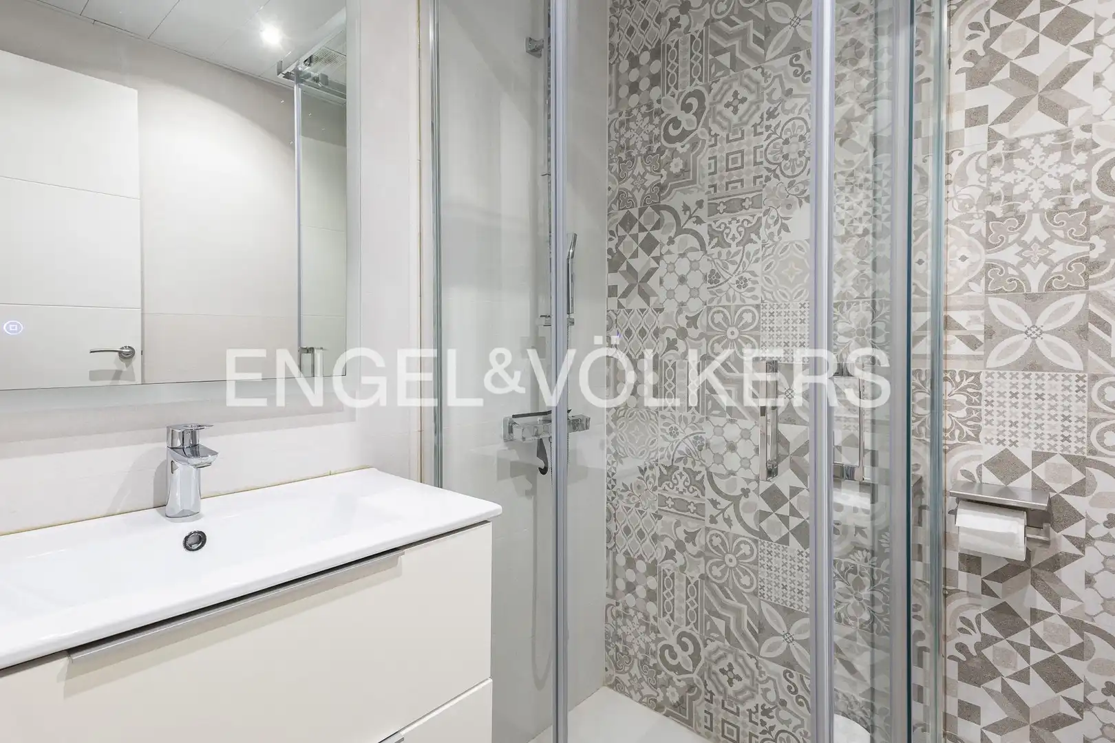 Bathroom of Houses for sale in Badalona  with Air Conditioner, Heating and Private garden
